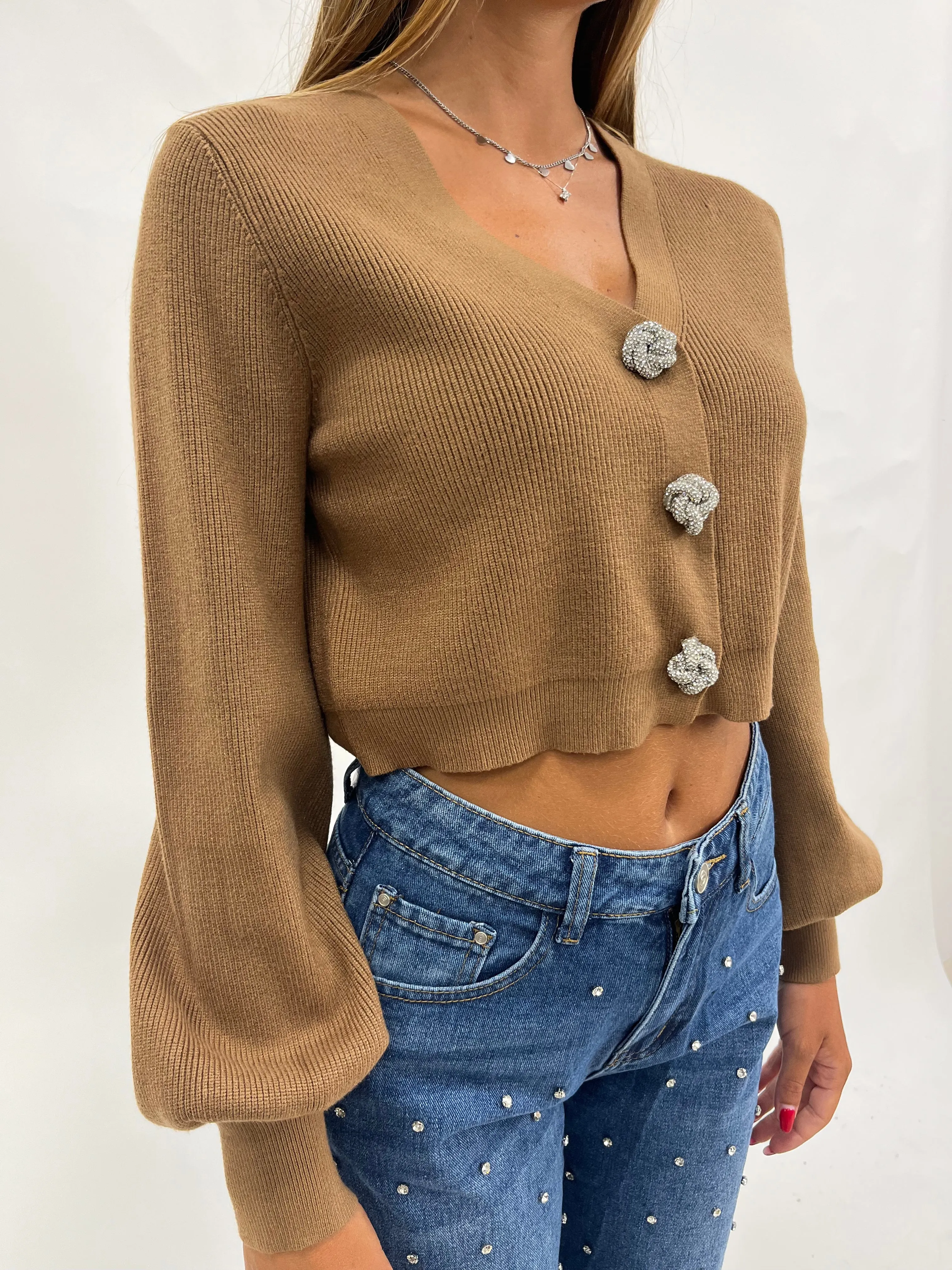 Cardigan crop con bottoni strass