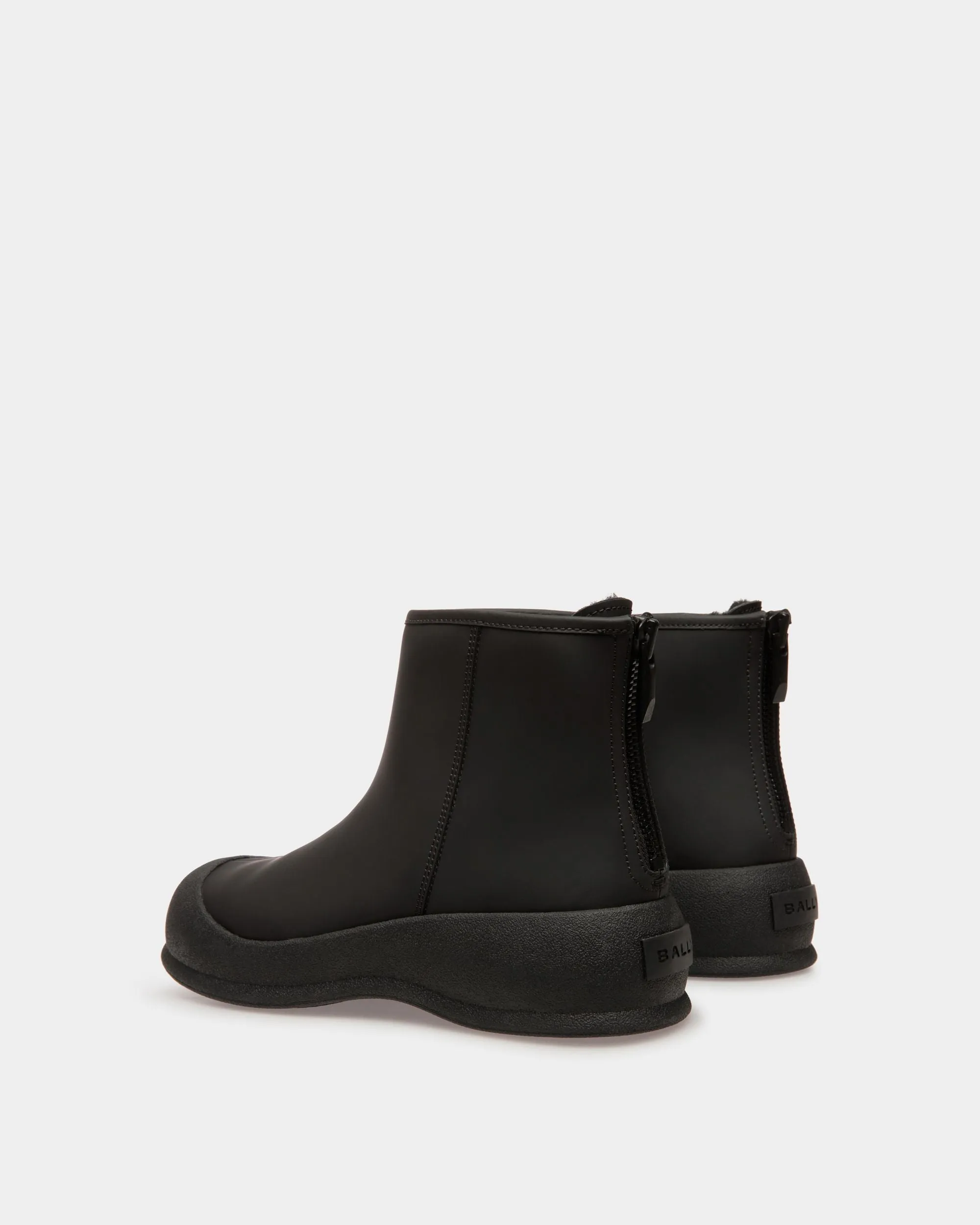 Frei Snow Boots In Black Leather 