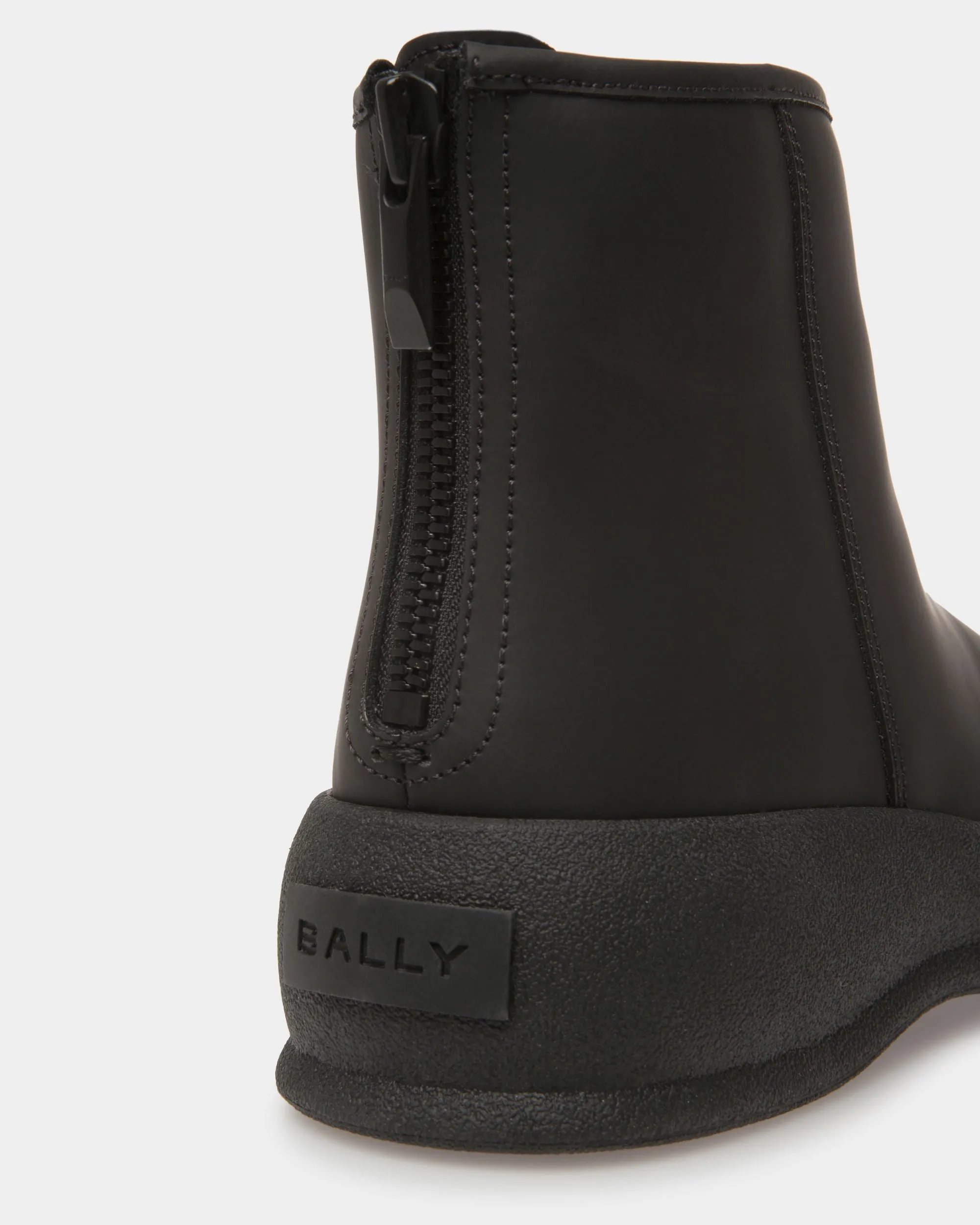 Frei Snow Boots In Black Leather 