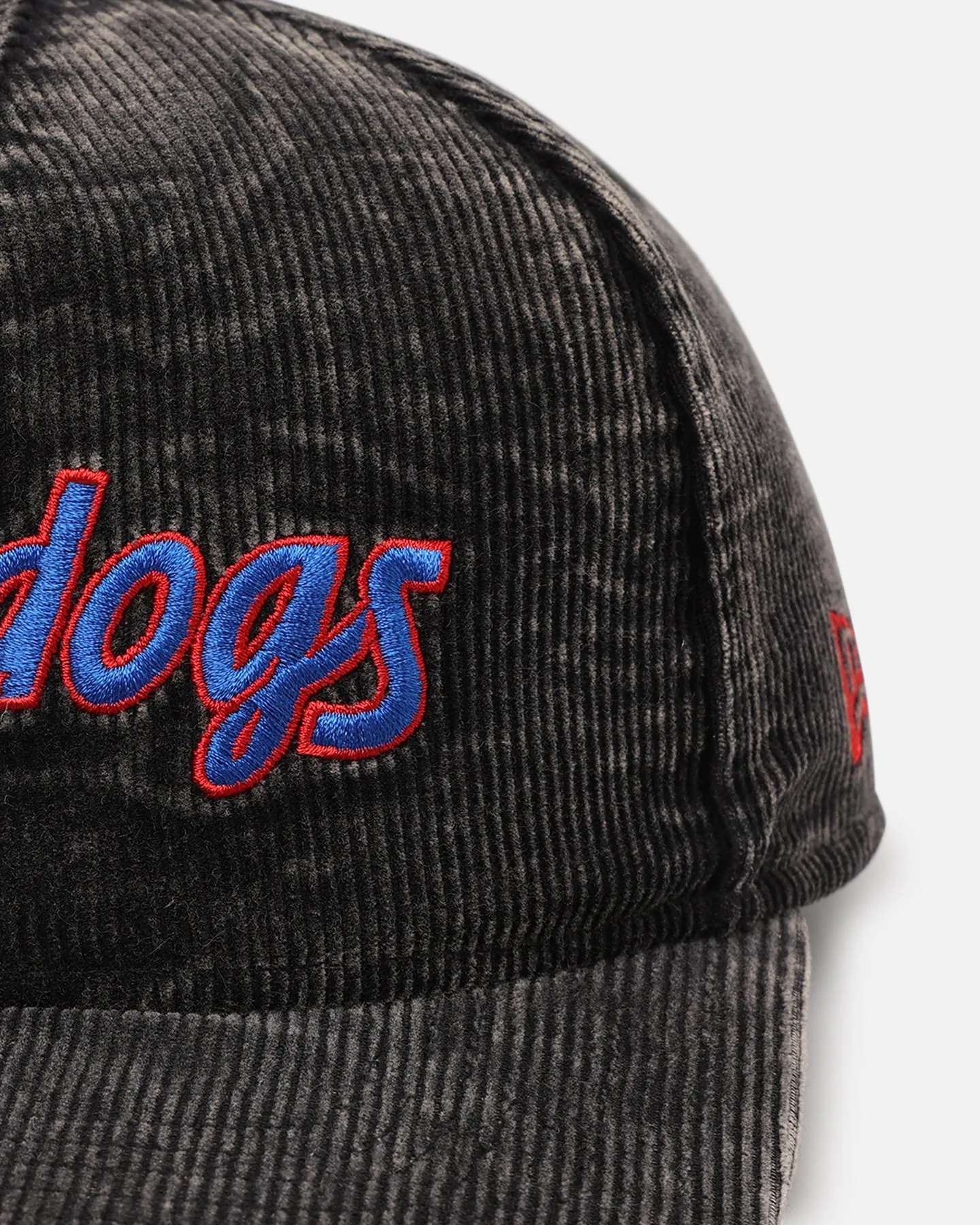 New Era Western Bulldogs 'Washed Corduroy' Pre-Curved Golfer Snapback Black/Kelly Green