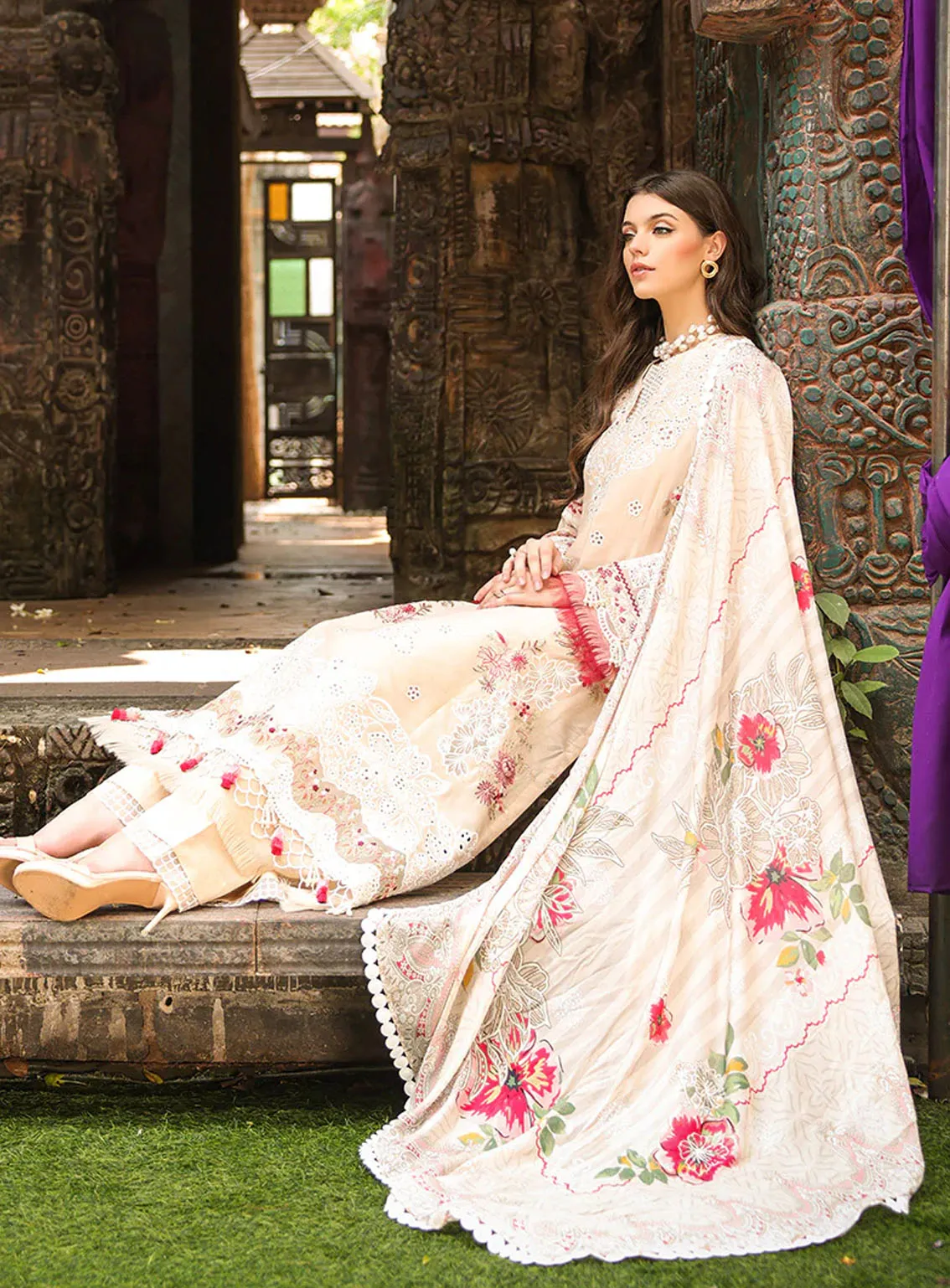 Tabeer Luxury Embroidered Lawn 3 Piece Unstitched Suit TBR24L D-04