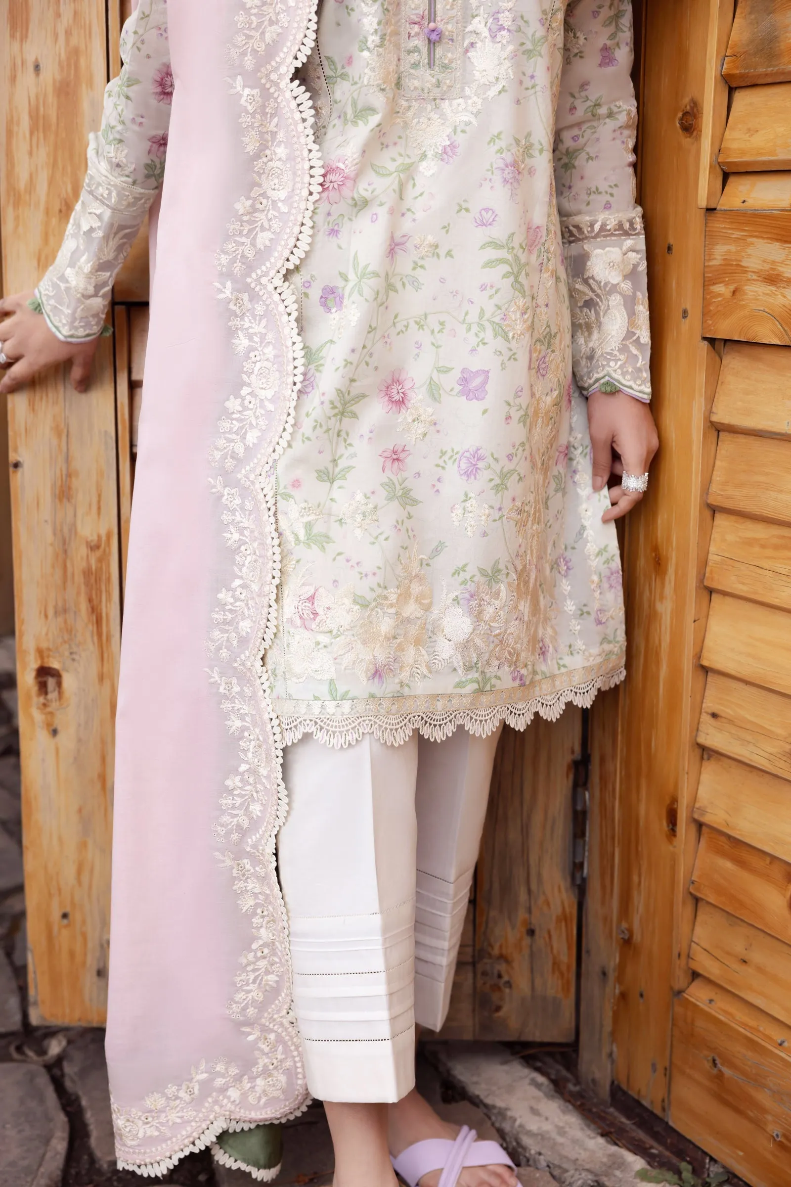 Zaha By Khadijah Shah Embroidered Lawn Unstitched 3Pc Suit ZL24-12B LEYLA